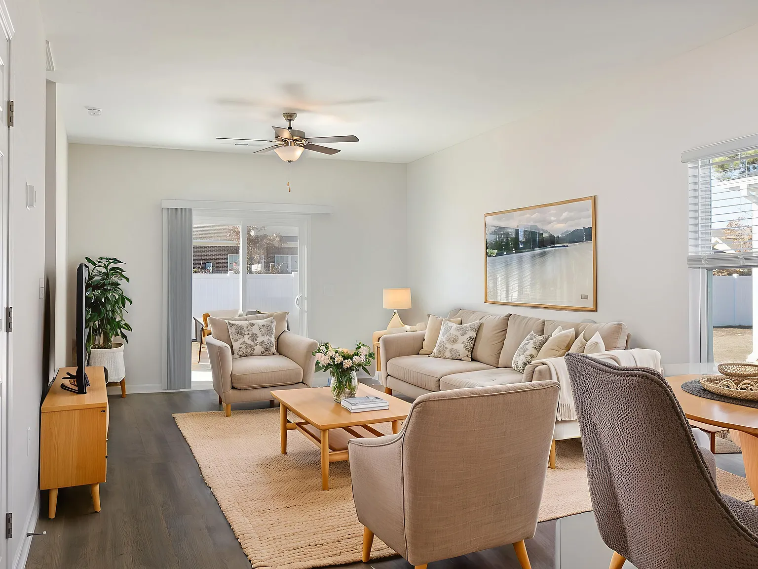 3 bed, 1211 sqft, $1,850 — Photo 3