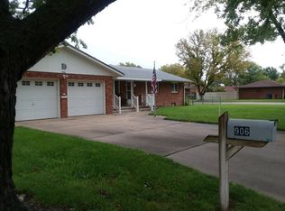 906 Wyoming Ave, Hutchinson, KS 67502