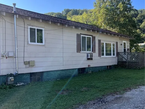 608 52nd St SE, Charleston, WV 25304