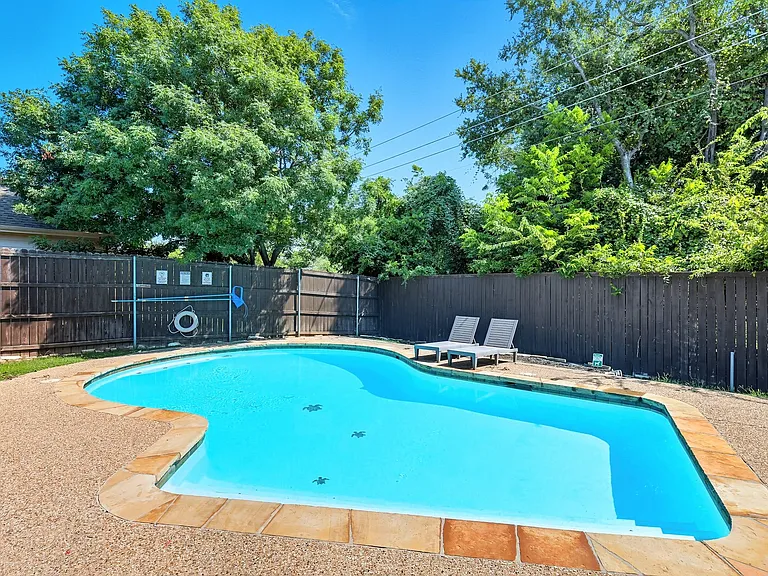 2402 Blue Holly Dr — Photo 34