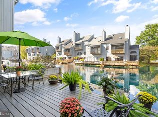 11102 Glade Dr, Reston, VA 20191