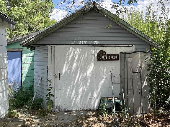 3rd image of 306 Meeker St