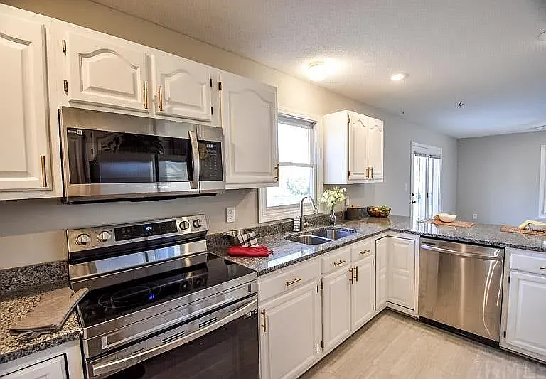 4301 E Whitley Dr — Photo 18