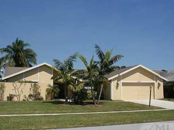 13767 Barberry Dr, Wellington, FL 33414