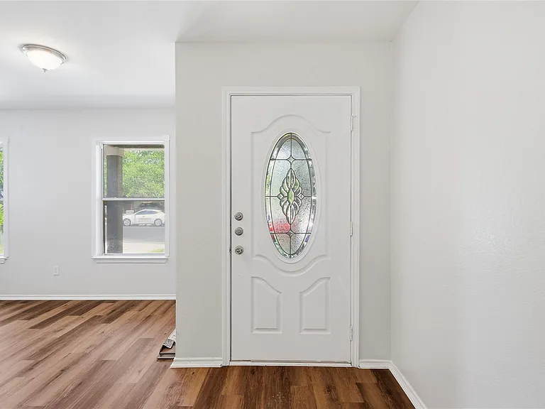 10316 Garbacz Dr — Photo 2
