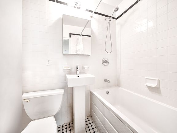 4th image of 328 E 84th St #3A