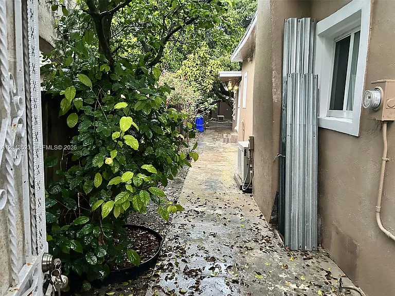 261 NW 49th St #A — Photo 50