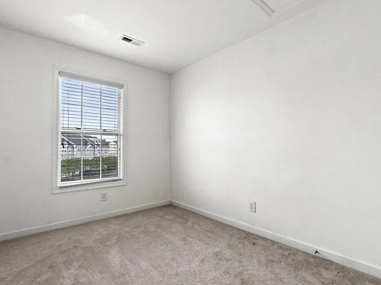 205 Monroe Point Dr — Photo 12