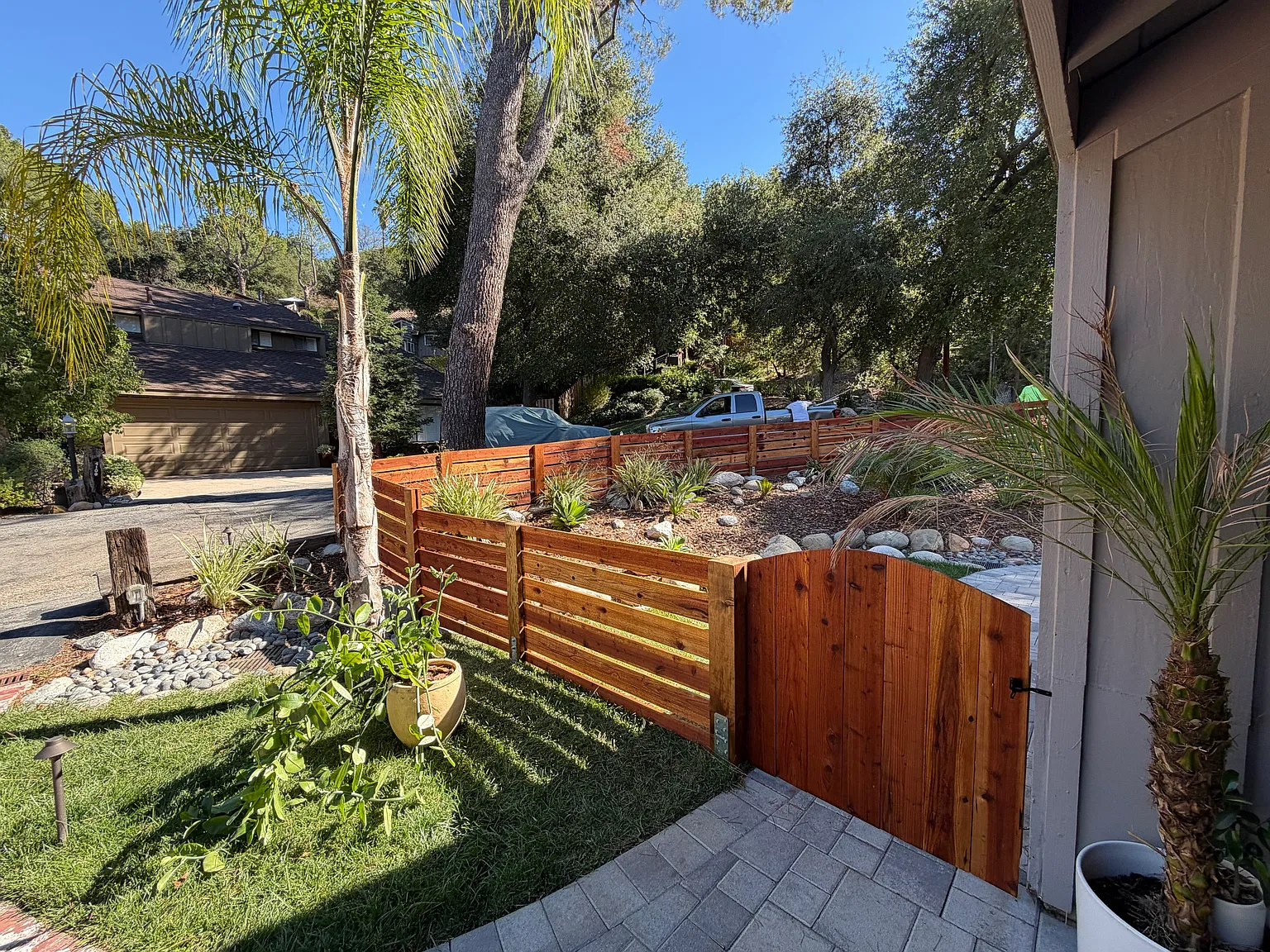 4 bed, 2518 sqft, $6,100 — Photo 2