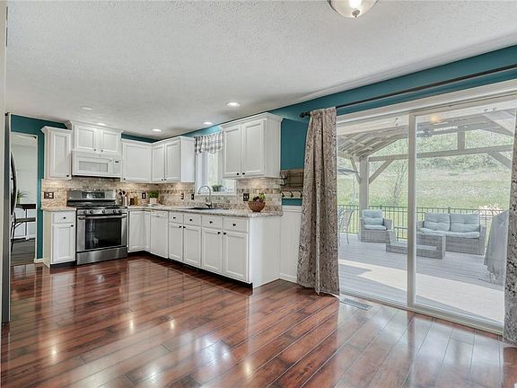 3rd image of 385 Highfield Dr