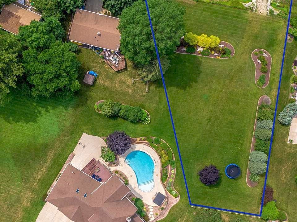 2nd image of 2800 Nicolet Dr