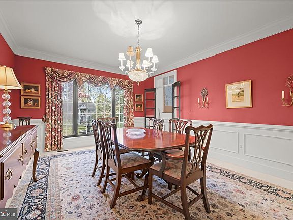 5th image of 100 Asquithoaks Ln