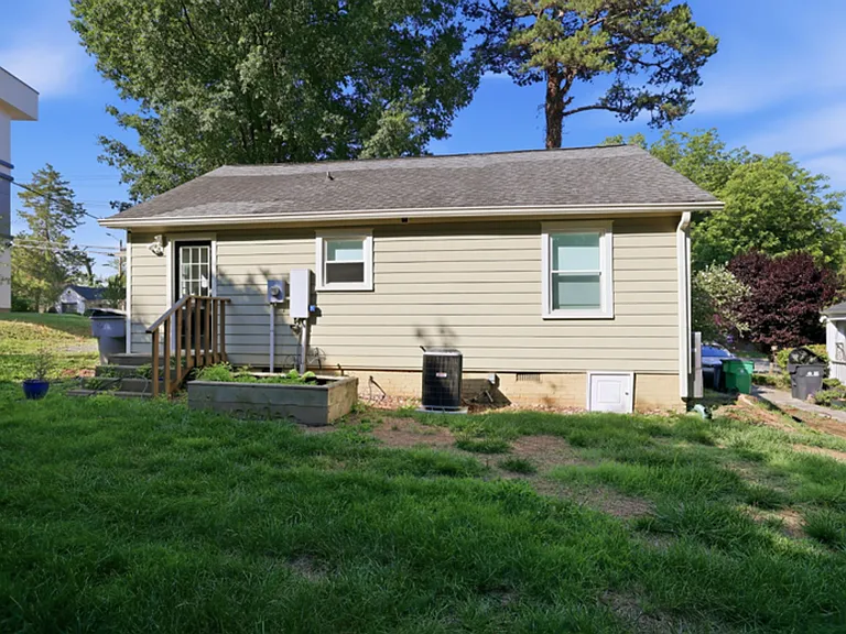 2508 Rozzelles Ferry Rd — Photo 18