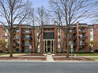 4900 Forest Ave APT 302, Downers Grove, IL 60515