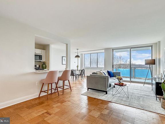 4th image of 10401 Grosvenor Pl APT 1011