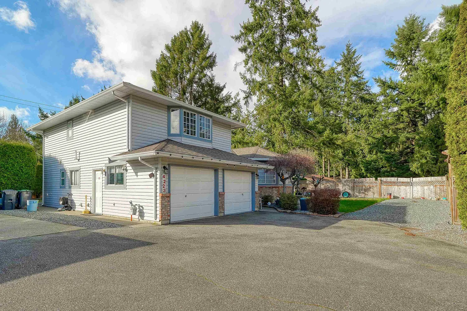 4223 200a St photo 1