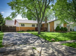 284 Redwood Ave, Elk Grove Village, IL 60007