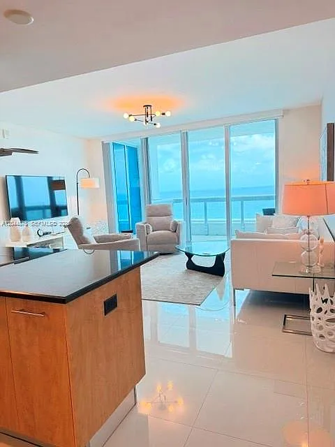 2 bed, 1565 sqft, $11,500 — Photo 4