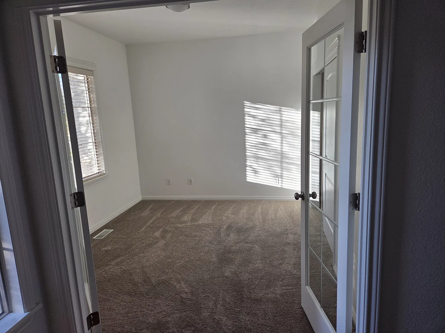 5 bed, 2.5 bath, 2166 sqft, $2,900 — Photo 3
