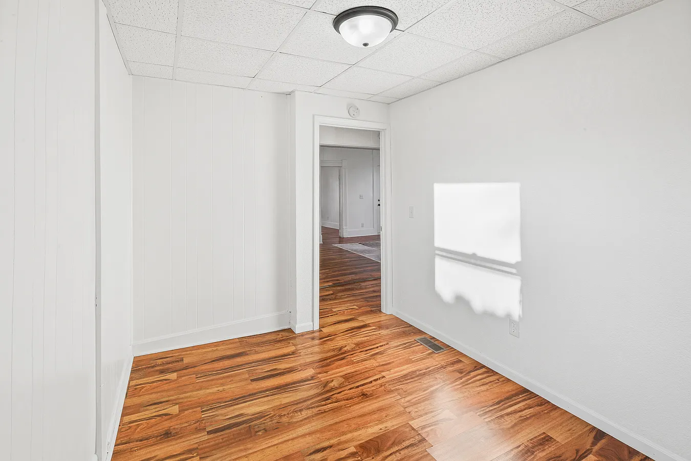 3 bed, 900 sqft, $1,000 — Photo 3