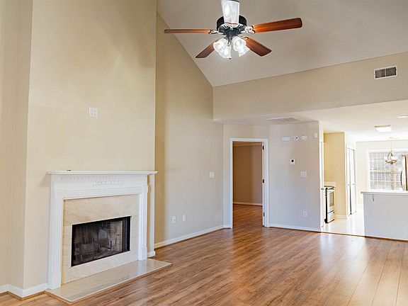 3rd image of 1402 Hillsboro Ln