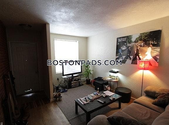 3rd image of 78 Hammond St #House