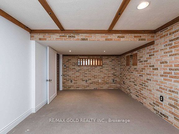 2nd image of 28 Devonshire Dr
