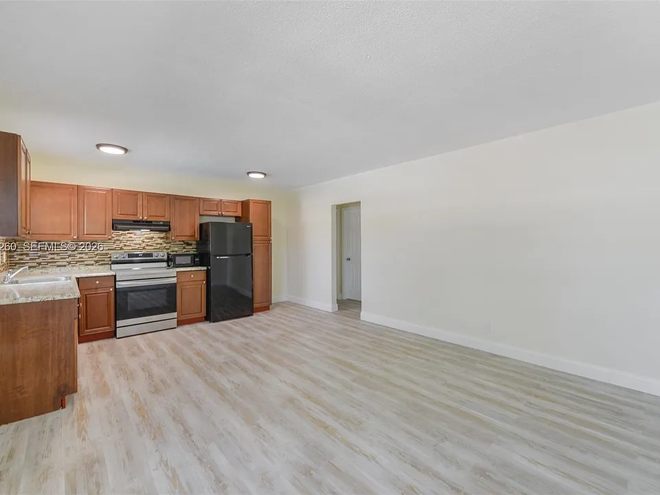 5420 NE 22nd Ter #6