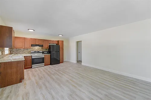 5420 NE 22nd Ter #6 Photo 1