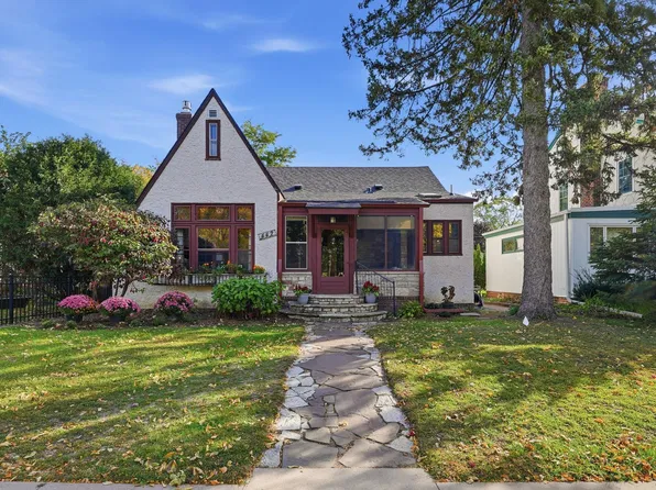 442 Mount Curve Blvd, Saint Paul, MN 55105