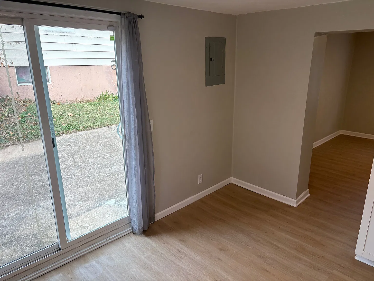 2 bed, 1.0 bath, 784 sqft, $1,300 — Photo 3