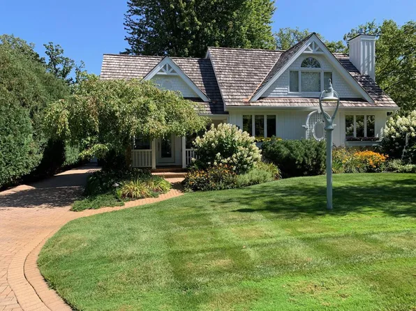 N1518 Oak Shores STREET, Fontana, WI 53125