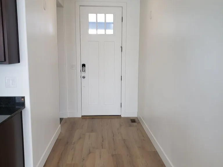 1033 S Vine St — Photo 12