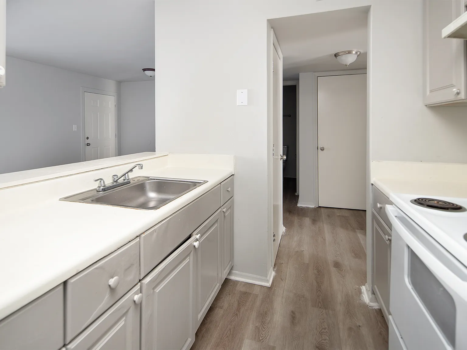 2 bed, 750 sqft, $1,100 — Photo 3