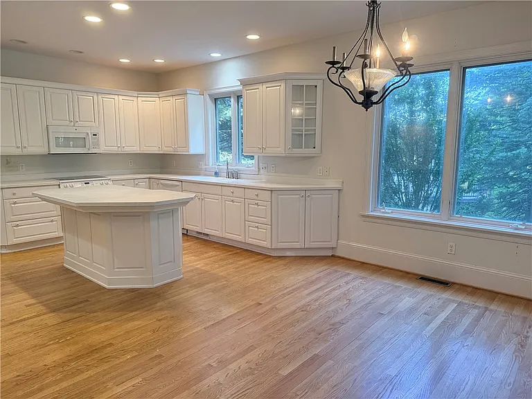 11 Harrington Dr — Photo 2