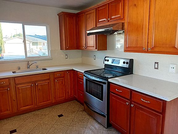 2nd image of 3364 Vincent Dr