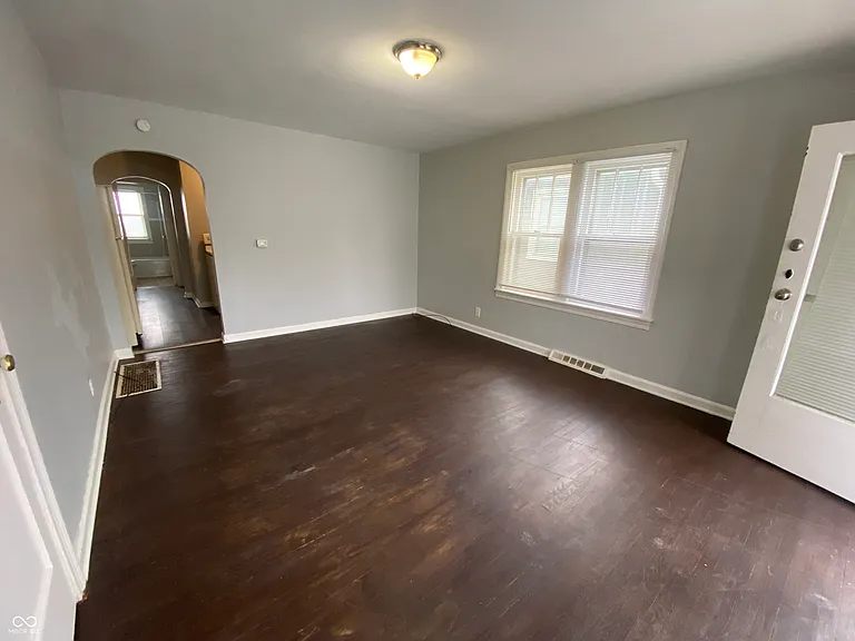 1308 N Chester Ave — Photo 3