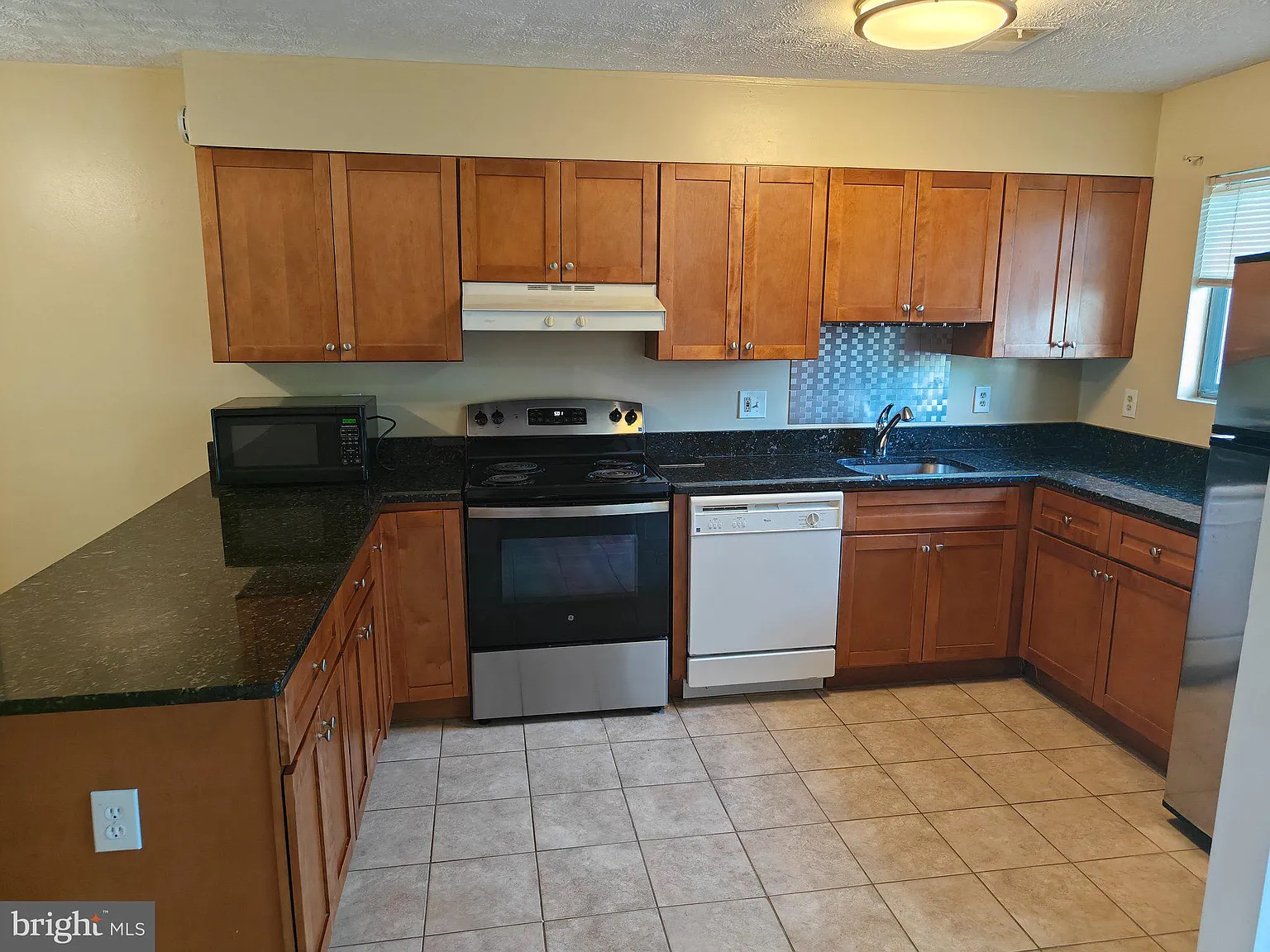 2 bed, 1.5 bath, 1072 sqft, $2,000 — Photo 4