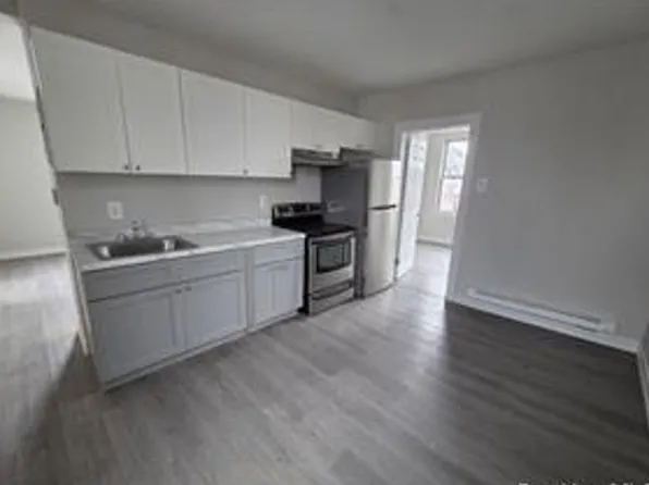932 E 215th St #2, Bronx, NY 10469