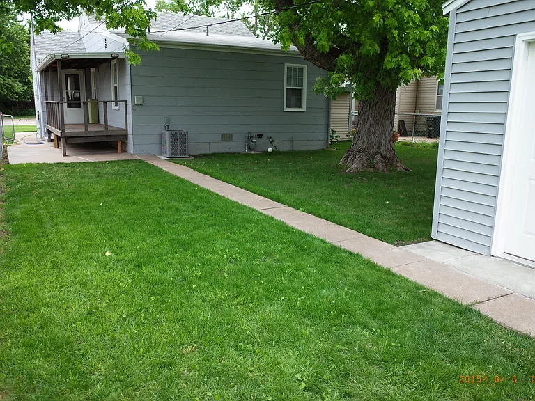 2219 W 4th St — Photo 2