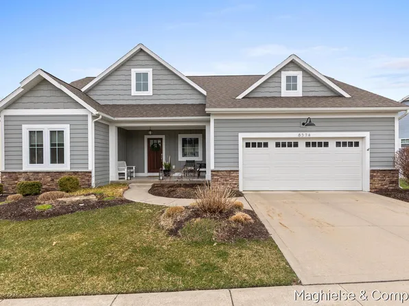 8374 Rose Ridge Dr NE, Rockford, MI 49341