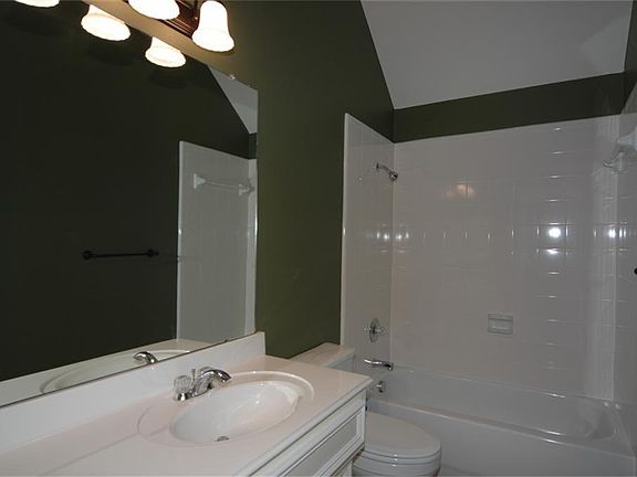 4th image of 1044 Cayman Bend Ln