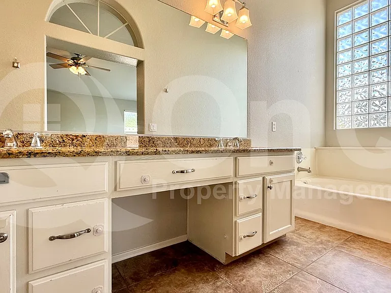 1481 E Cheyenne St — Photo 28
