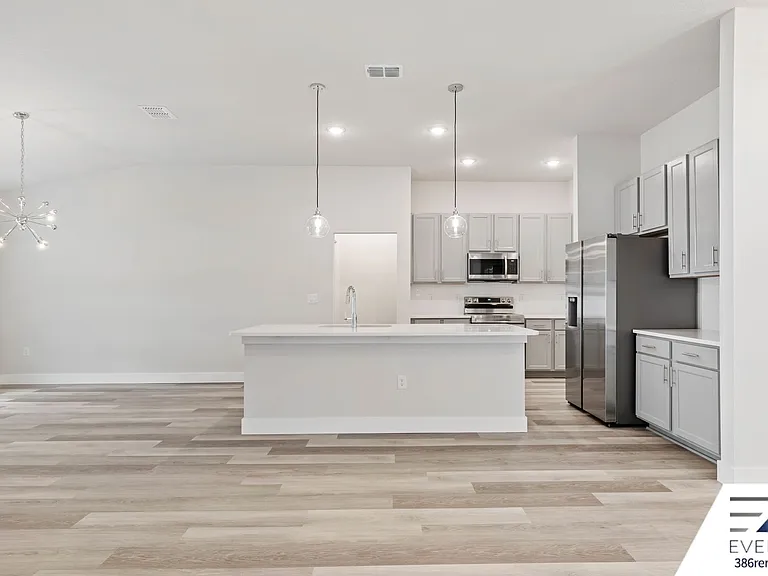 71 Point Of Woods Dr — Photo 7