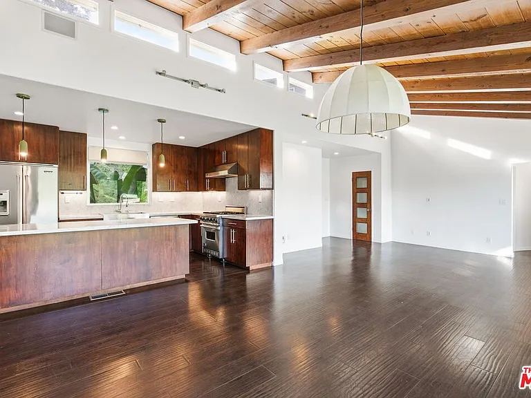 3476 Troy Dr — Photo 2