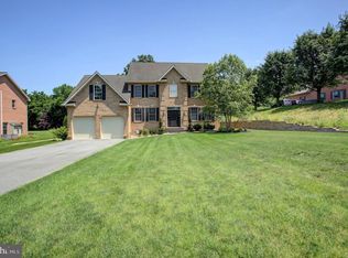 382 Moss Spring Ave, Greencastle, PA 17225