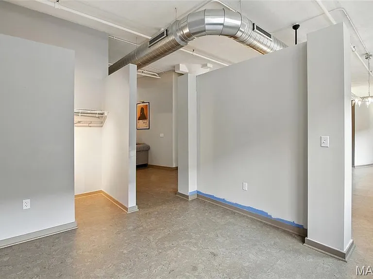1627 Locust St #202 — Photo 31