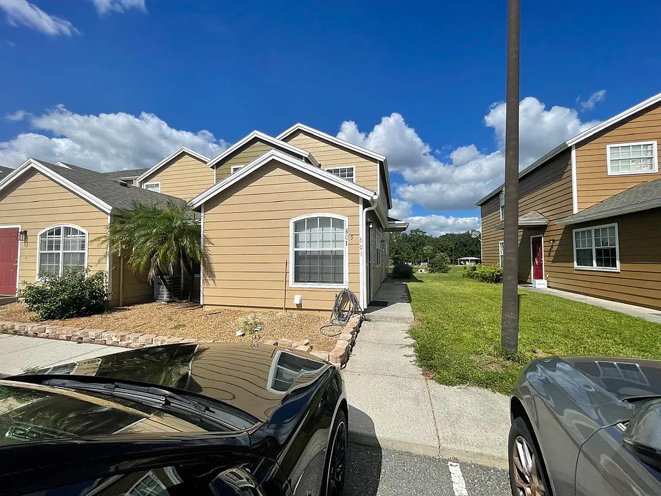 601 Washington Palm Loop #B