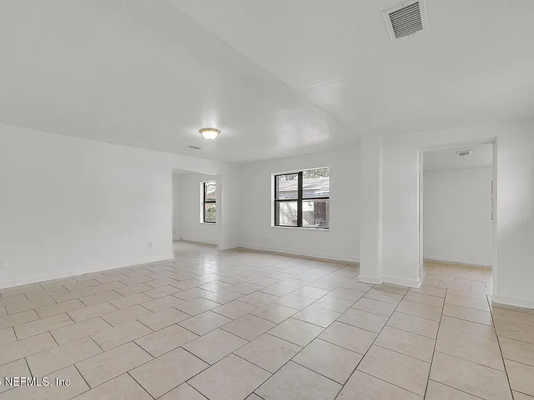1830 W 27th St — Photo 4