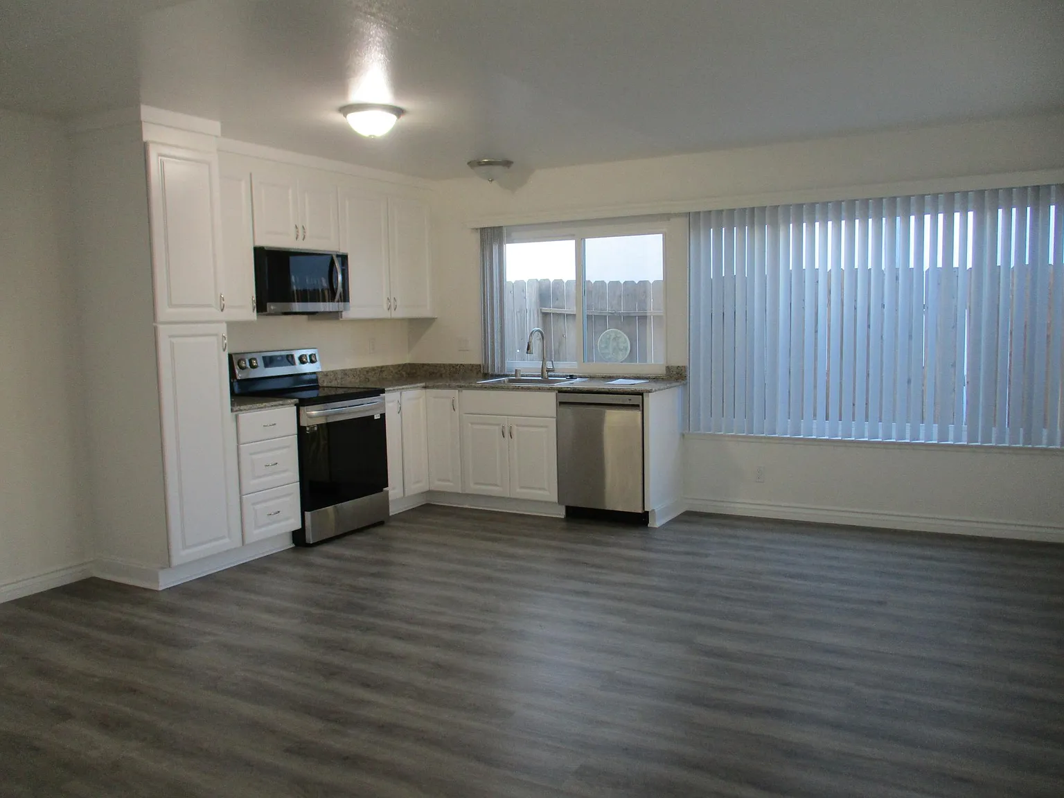 3 bed, 1160 sqft, $3,500 — Photo 4